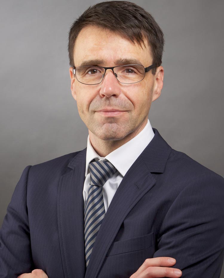 Portrait: Priv.-Doz. Dr. Carsten Schwänen, Facharzt für Innere Medizin, Hämatologie, Onkologie und Palliativmedizin