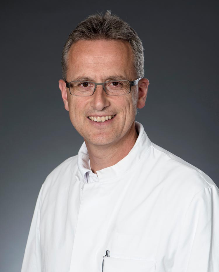 Portrait: Prof. Dr. Leonhard Mohr, Chefarzt für Gastroenterologie, Hepatologie, Endokrinologie, Diabetologie an der Medizinischen Klinik in Lahr